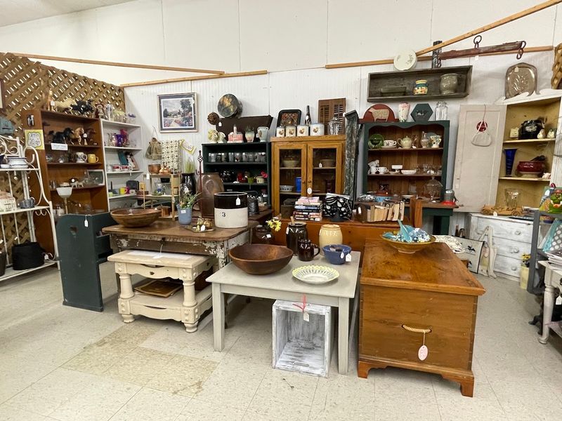 These 10 Kentucky Shops Are Full Of Vintage And Secondhand Fabric Finds - Decor Hint Rags To Riches Antique Center & Flea Mall
