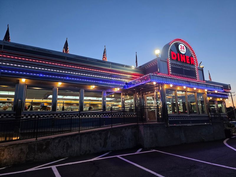 Late-Night Cravings And Family Meals Both Work Here