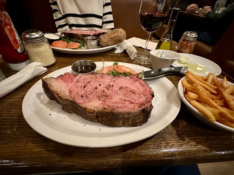 11 Small Restaurants In Old Saybrook, Connecticut Locals Hope Tourists Never Discover - Decor Hint Luigi's Restaurant