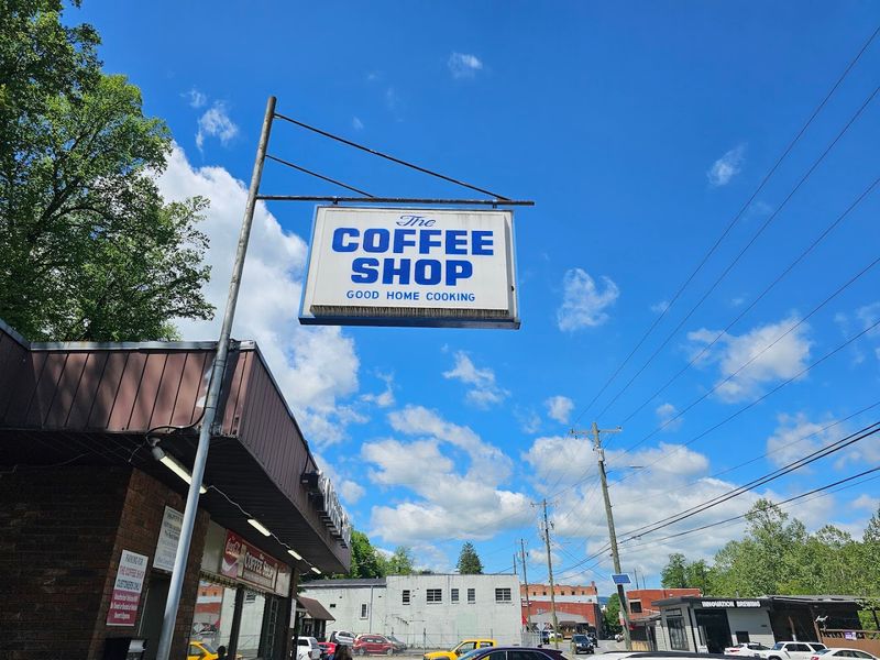 Most Travelers Speed Past This North Carolina County, Here's Why They Shouldn't - Decor Hint Local Restaurants Give The Towns More Staying Power