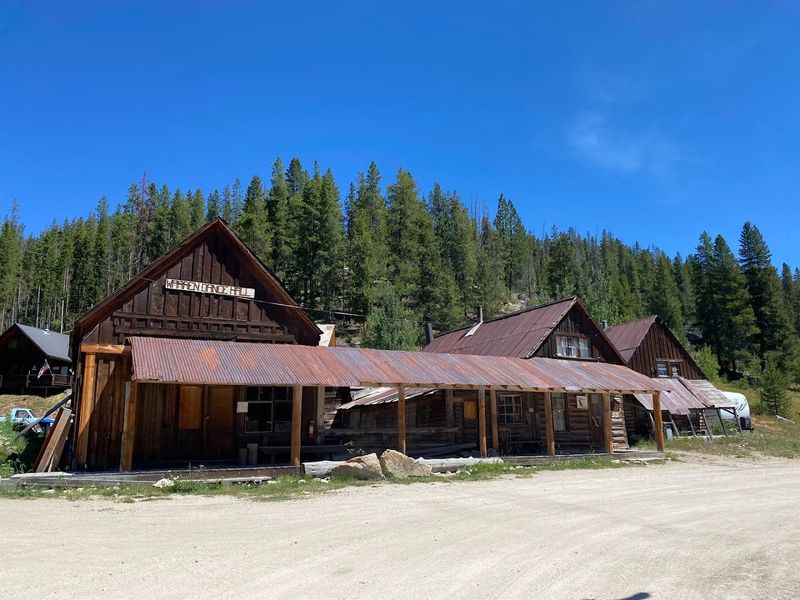 10 Remote Idaho Restaurants Where The Long Drive Is Part Of The Experience - Decor Hint The Baum Shelter Too, Warren