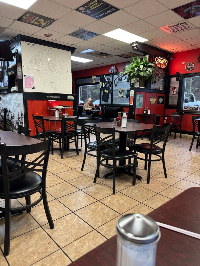 Locals Keep Coming Back To This Georgia Restaurant For One Simple Reason - Decor Hint Consistency That You Can Actually Count On
