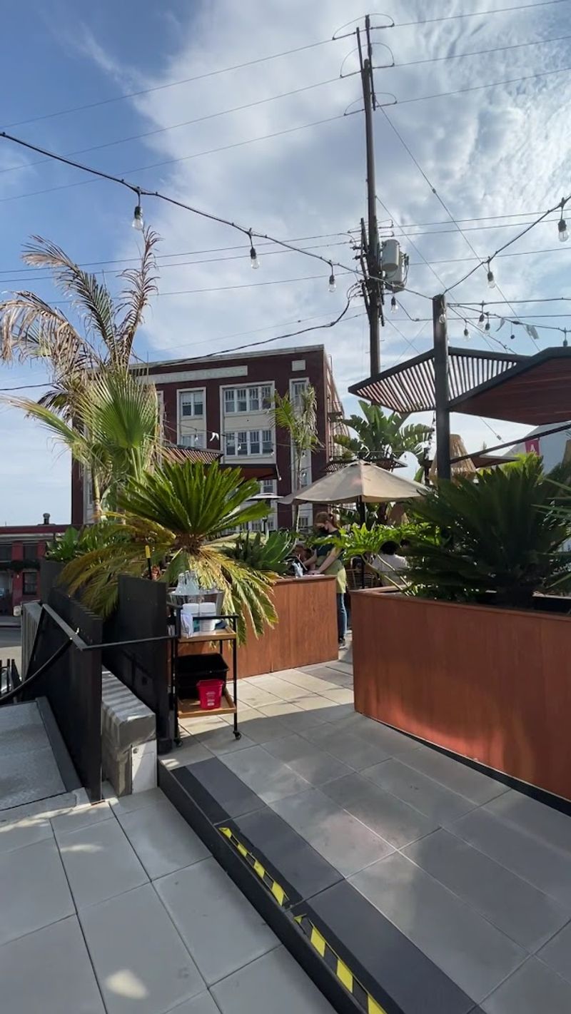 This New California Rooftop Restaurant Pairs Italian-Latin Food With Movies On A 170-Inch Screen - Decor Hint Watch Films On The Enormous 170-Inch LED Screen