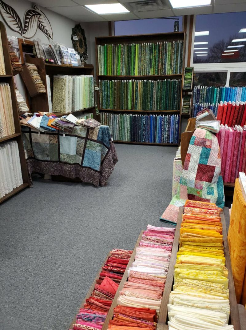 These 10 Illinois Fabric Shops Belong On Every Quilter's List - Decor Hint A To Z Quilting, Quincy