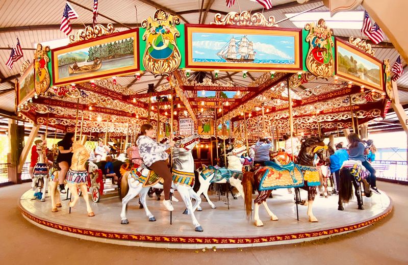 This 100 Years Old Pennsylvania Amusement Park Still Has No Entry Fee - Decor Hint Classic Rides The Whole Family Loves
