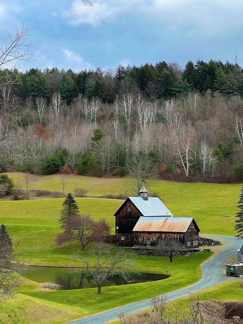 This Charming Vermont Town Is Best Explored On A Lazy Weekend Drive - Decor Hint Practical Tips For Your Weekend Drive