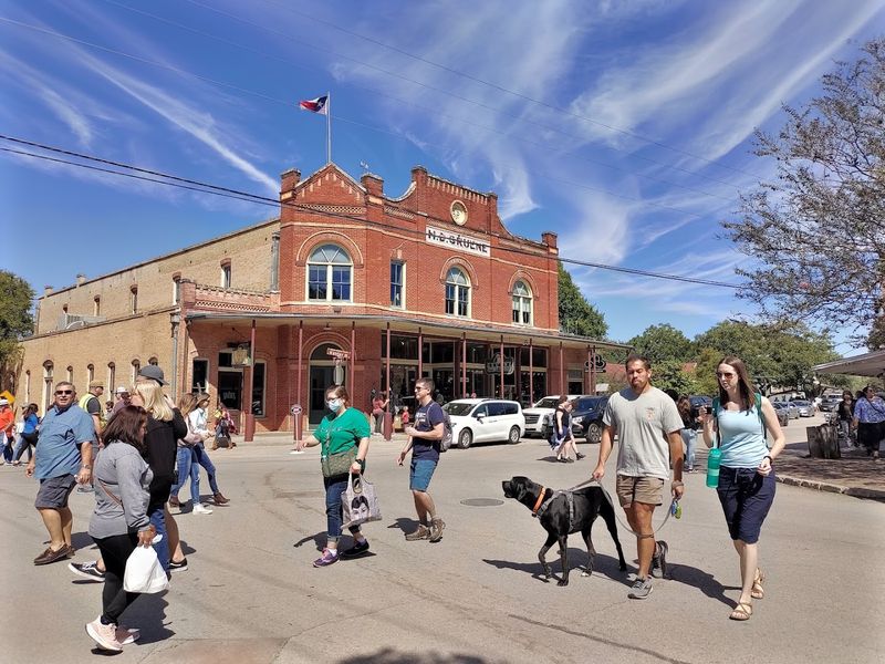 Locals Claim This Texas Town Is Tourist-Wrecked Beyond Recognition - Decor Hint Social Media Turned Gruene Into A Set
