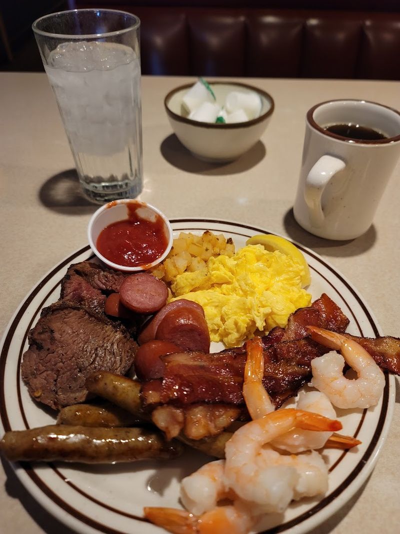 This Idaho Breakfast Buffet Serves Country-Fried Steak, Gravy, And Enough Comfort Food To Ruin Your Plans - Decor Hint Go Straight For The Country-Fried Steak Before Your Plate Loses Control