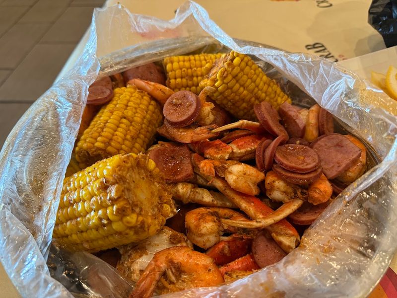 These Texas Seafood Restaurants Serve Endless Gulf Coast Favorites - Decor Hint Crafty Crab, League City