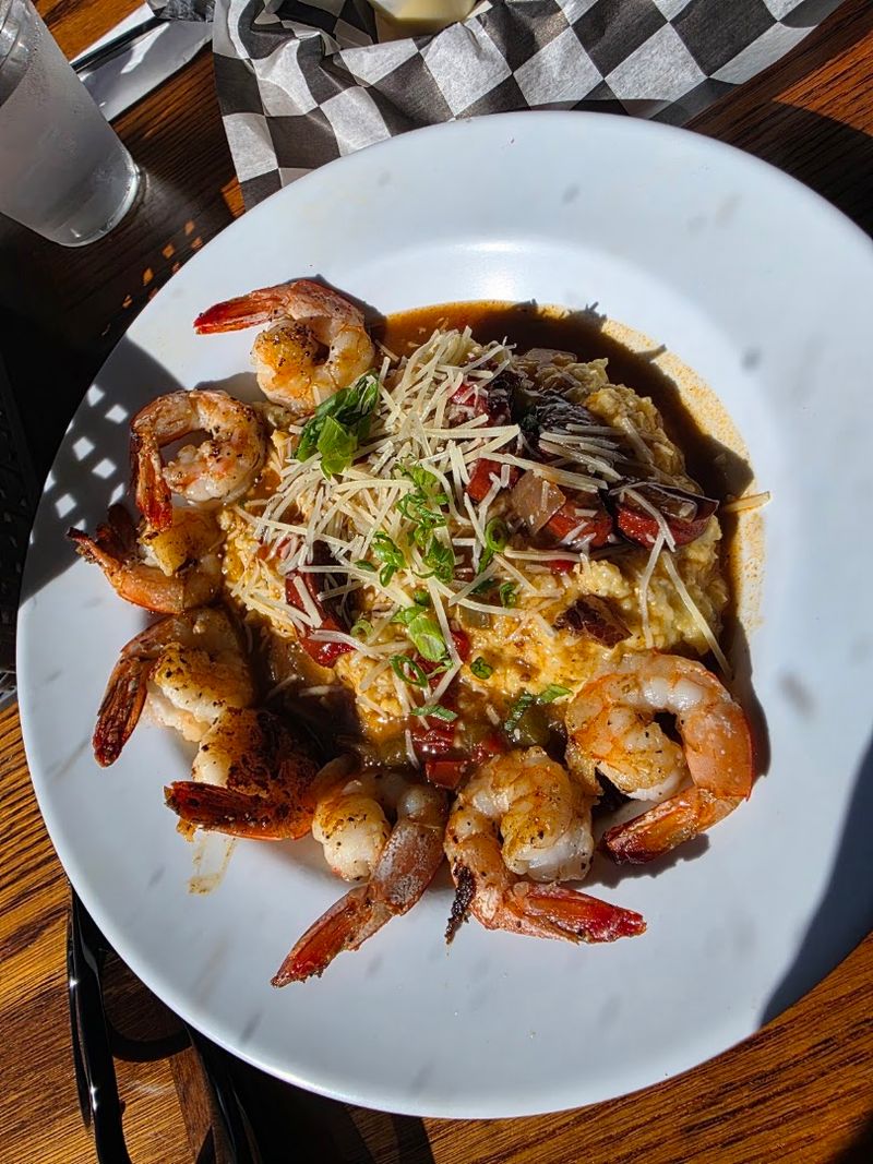 This Relaxed Georgia Seafood Shack Serves Fresh Catches Locals Can't Stop Talking About - Decor Hint Shrimp N Grits Worth Every Calorie