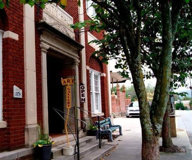 Art Galleries Keep The Creative Energy Close
