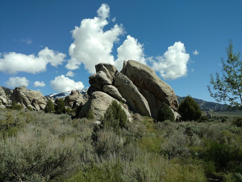 This Idaho Road Trip Feels Like A Fairytale With Waterfalls, Castle Rocks, And Hot Springs - Decor Hint Castle Rocks Adds The Storybook Stone Towers