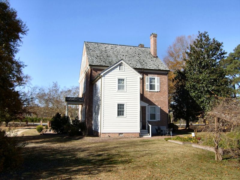 These 12 North Carolina Historic Homes Are Said To Be Real Paranormal Hotspots - Decor Hint Foscue Plantation House