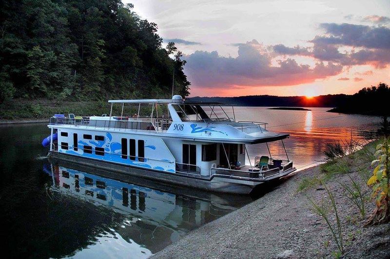 10 Kentucky Lake Towns Perfect For A Last Minute Summer Weekend - Decor Hint Jamestown