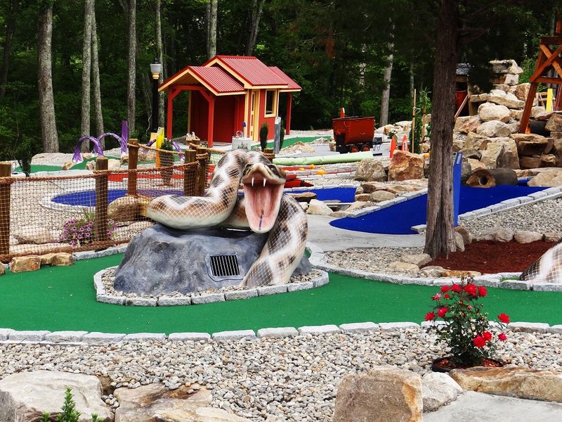 Copper Creek Mini Golf, Montville