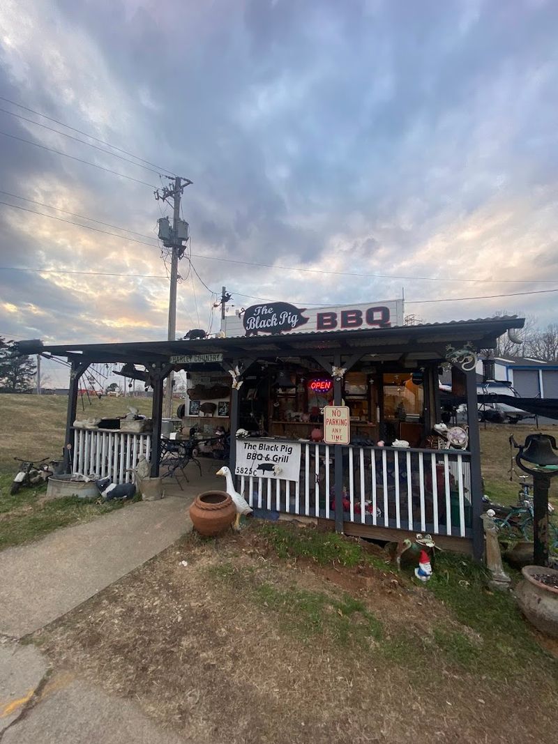 THE BLACK PIG BBQ AND GRILL, Buford