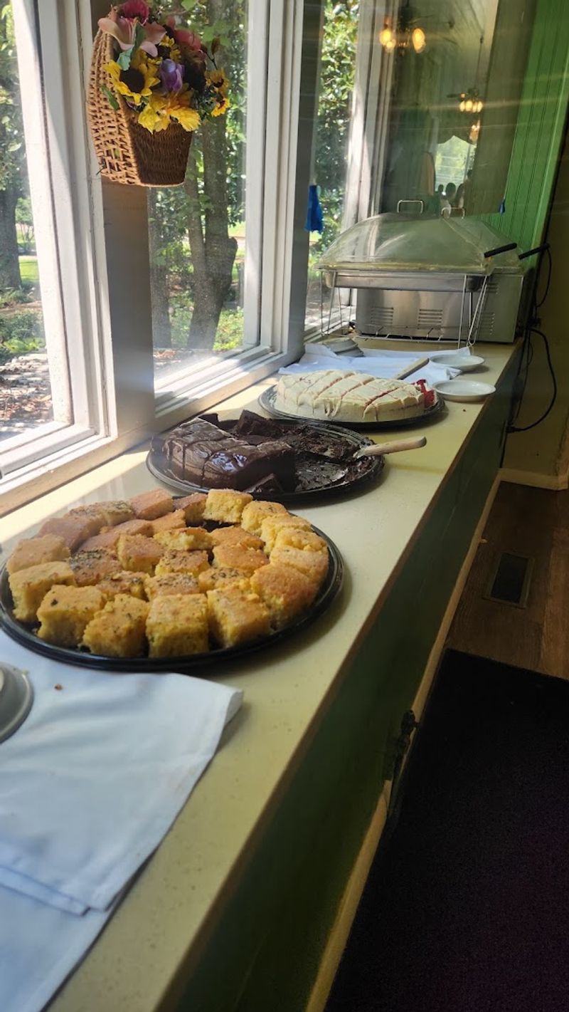 This Is Georgia's Beloved Southern Buffet That Diners Return To Time And Again - Decor Hint Freshly Baked Rolls And Cornbread Worth The Calories