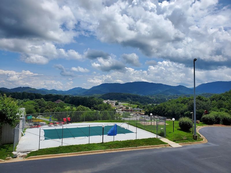 12 North Carolina Mountain Towns That Stay Cooler Than The Rest Of The State - Decor Hint Waynesville