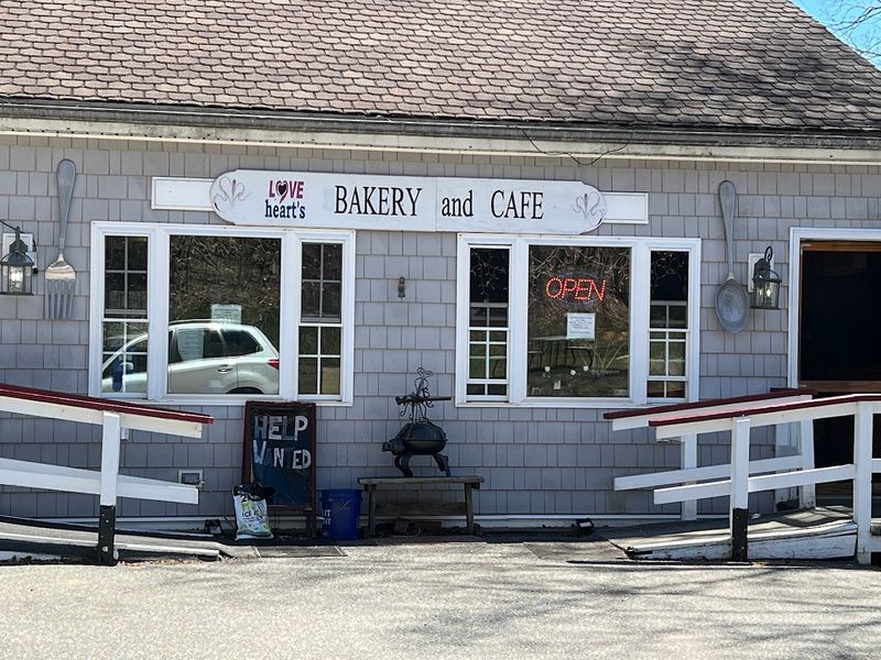 Love Hearts Bakery Cafe, Bantam
