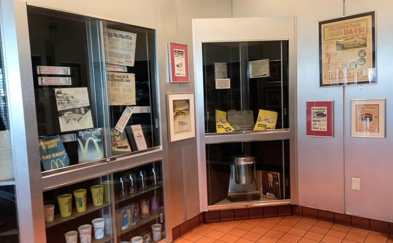 California Has A McDonald's So Retro It Looks More Like A 1950s Movie Set Than A Drive-Thru - Decor Hint Browse The Small On-Site Museum