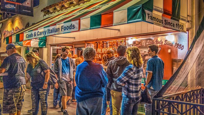 Prepare for A Line During The Busiest Dining Hours