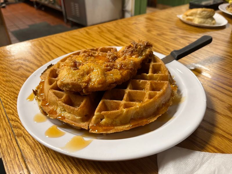 We Found A Cozy Florida Diner That Is Keeping The Soul Of The Classic Breakfast Alive - Decor Hint Southern Flavor Meets Florida Soul
