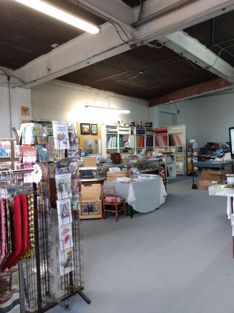 This North Carolina Quilt Studio Teaches Beginners How To Turn Intricate Patterns Into Handmade Masterpieces - Decor Hint Turn Fabric Pieces Into A Finished Design