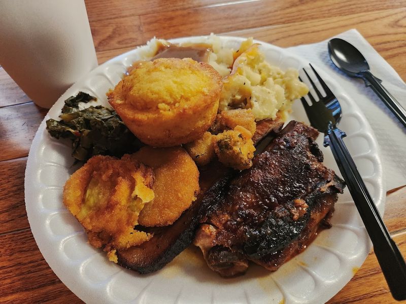 This North Carolina Buffet Still Uses 100-Year-Old Family Recipes, And The Cafeteria Line Is Bottomless - Decor Hint Try The Country Steak When Comfort Food Starts Calling Loudest