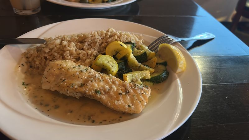 The Mom-And-Pop Restaurant In California Locals Say Serves The State's Very Best Seafood - Decor Hint Lobster Rolls Bring An East Coast Surprise To The California Coast