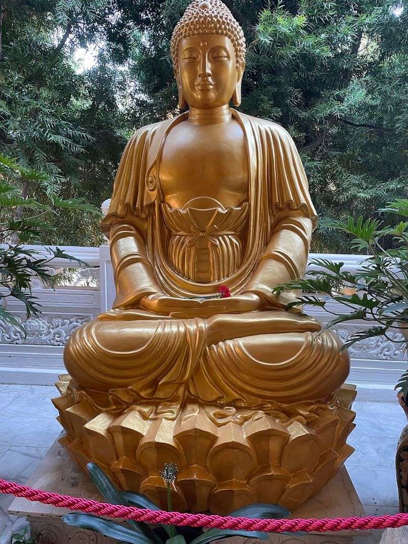 Notice The Three Central Buddhas