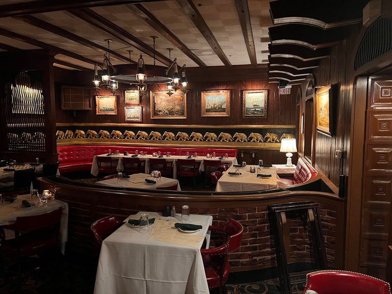 21 At The Frederick, Huntington