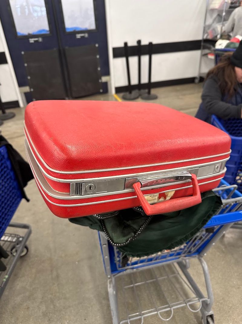 The Enormous Thrift Store In Kentucky Where You Can Stuff Your Trunk For $40 - Decor Hint The Reseller Community At The Outlet