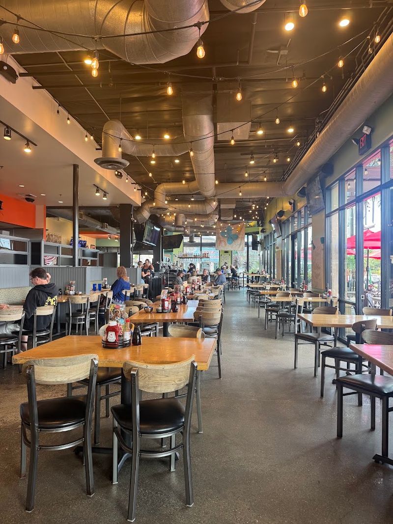 Mama's on 39, Huntington Beach