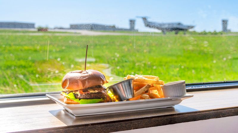 You Can Watch Planes Take Off While Dining At This Connecticut Restaurant - Decor Hint Aviation Fans Get Plenty To Watch