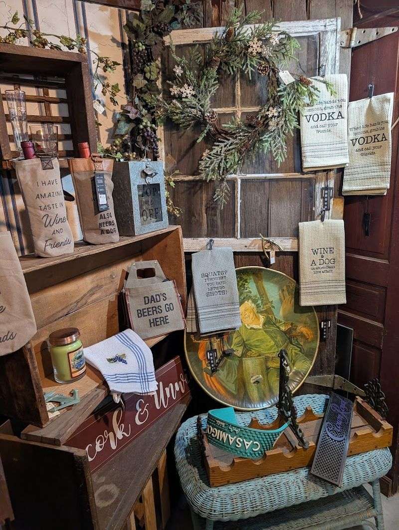 This Kentucky General Store Serves Some Of The Most Delicious Food You'll Ever Try - Decor Hint The Gift Shop Side Is Worth Browsing
