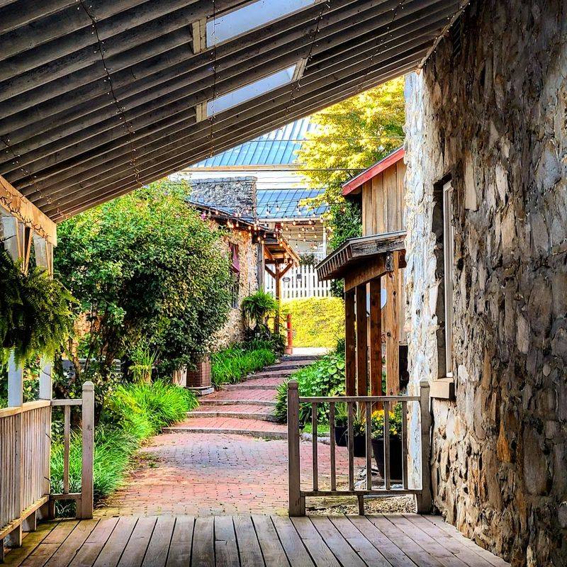 Most Travelers Speed Past This North Carolina County, Here's Why They Shouldn't - Decor Hint Dillsboro Makes A Small Stop Feel Like A Real Detour