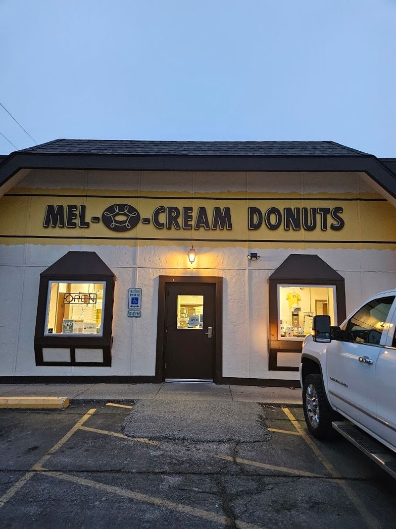 10 Humble Bakeries In Illinois Where The Donuts Are Absolutely Incredible - Decor Hint Mel-O-Cream Donuts, Springfield