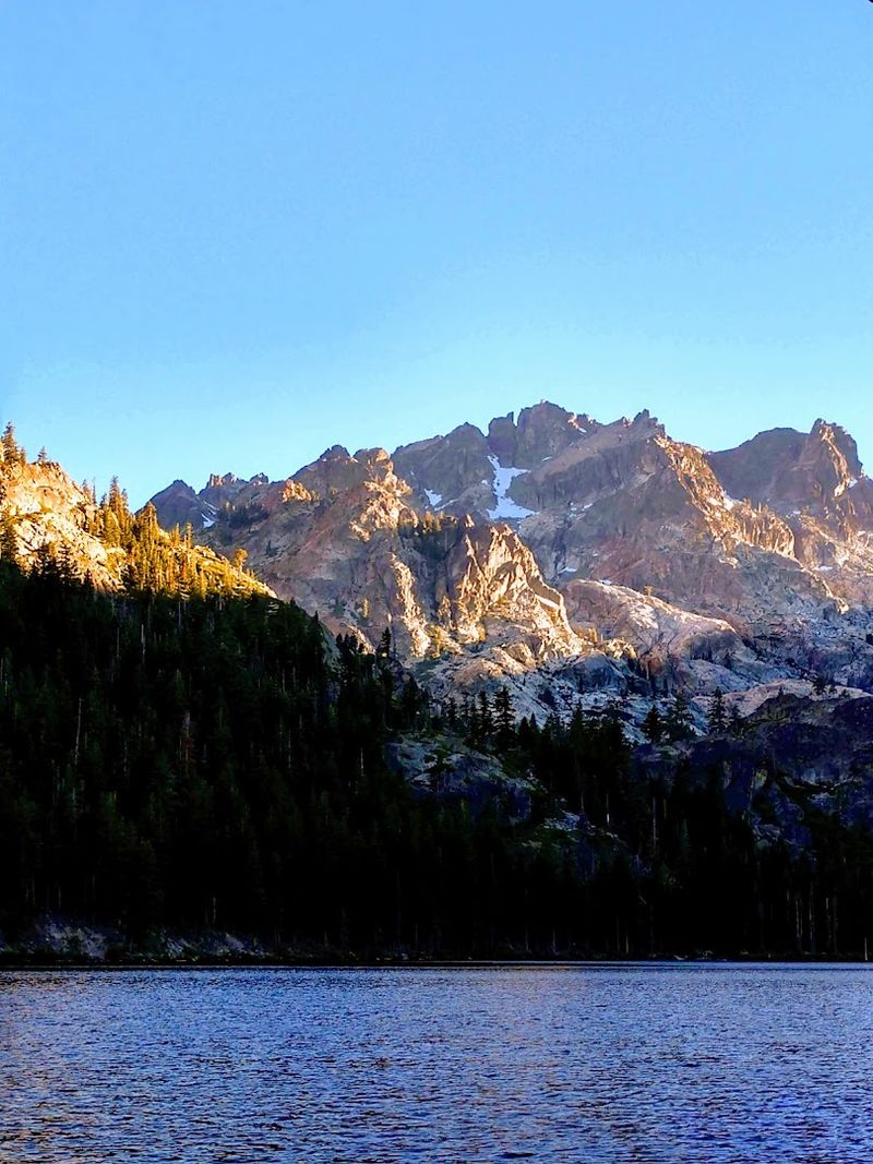 These 12 Northern California Mountain Towns Feel Too Dreamy To Be Real - Decor Hint Sierra City
