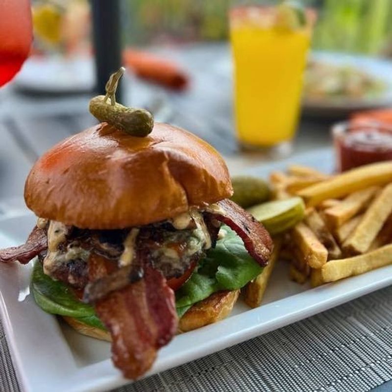You Can Watch Planes Take Off While Dining At This Connecticut Restaurant - Decor Hint Comfort Food Keeps The Experience Easygoing