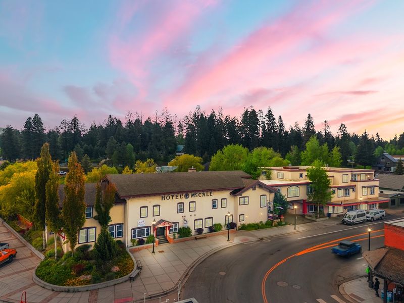 Hotel McCall