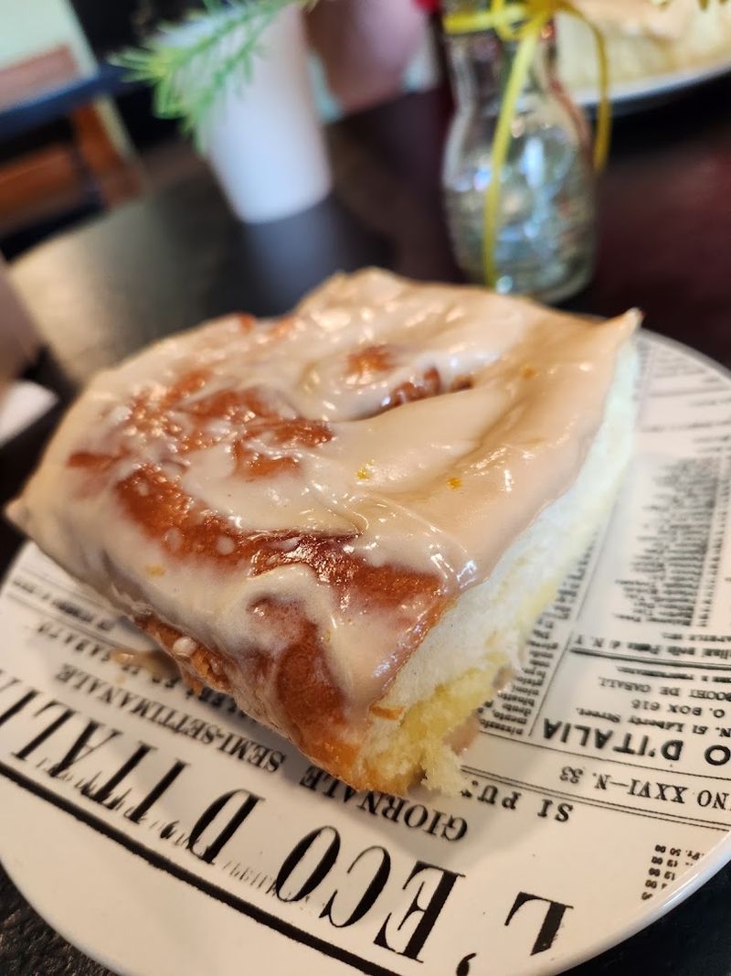 Try The Cinnamon Rolls That Drew Crowds From The Beginning