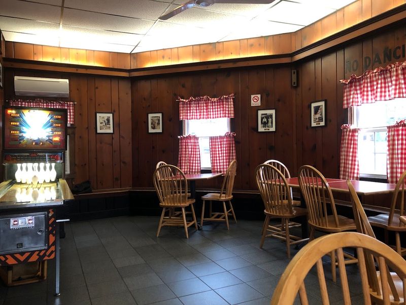 10 Connecticut Lunch Spots Serving Specials Worth Making A Stop For - Decor Hint Blackie's Hot Dog Stand, Cheshire