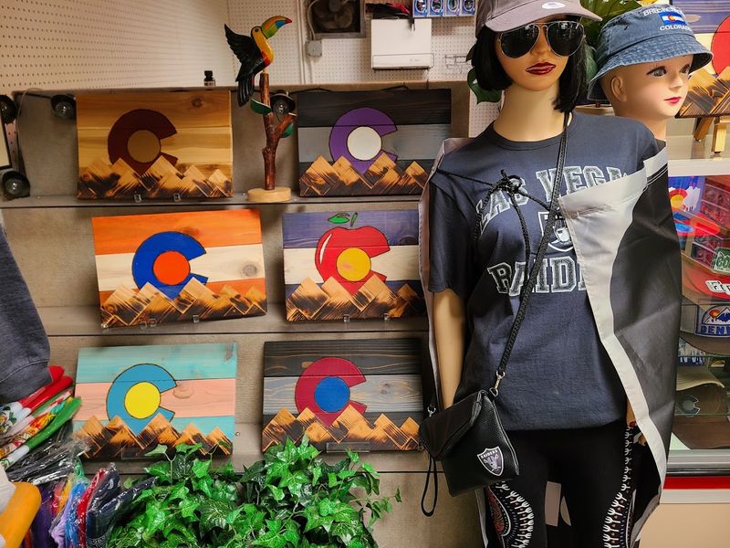 The Gigantic Flea Market In Colorado Where $25 Loads Your Trunk With Bargains - Decor Hint Vendors Worth Every Minute Of Your Morning