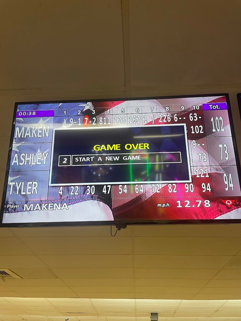 This Connecticut Duckpin Bowling Alley Feels Like A Retro Family Night Out - Decor Hint Automatic Computer Scoring Takes The Stress Away