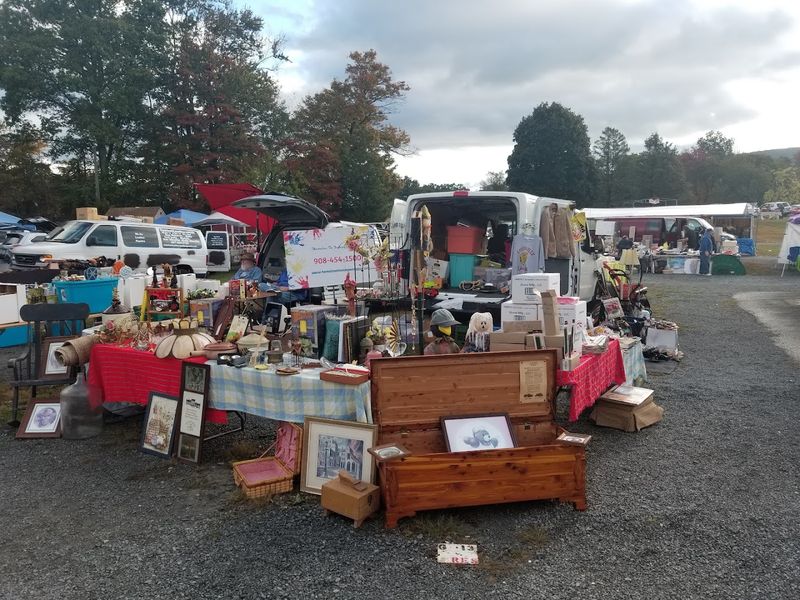This Pennsylvania Flea Market Has Great Bargains That Require Extra Space In Your Car - Decor Hint Bargains That Make The Drive Worthwhile