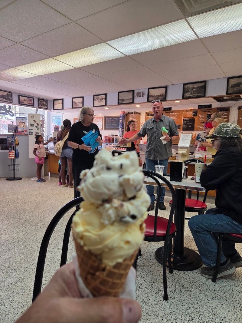The Banana Split At This Ice Cream Parlor In Michigan Is So Famous, People Drive Hours For It - Decor Hint Homemade Ice Cream That Hits Different