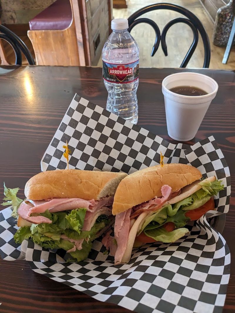 10 Remote Idaho Restaurants Where The Long Drive Is Part Of The Experience - Decor Hint Cougar Mountain Lodge