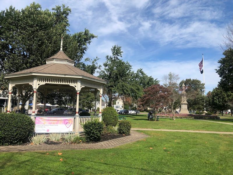Downtown Has An Easy Weekend Rhythm