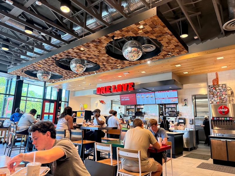 Raising Cane's Chicken Fingers, Milford