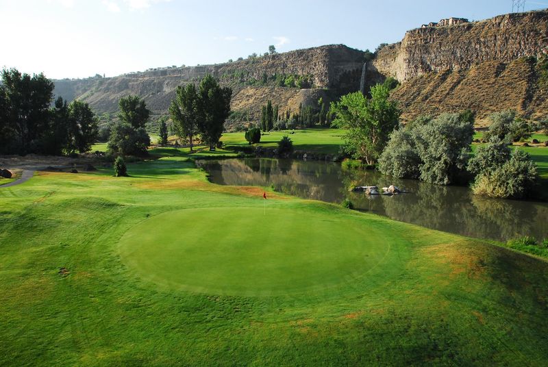 The Canyon Setting Makes The First Tee Feel Different
